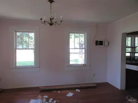 Living - 5227 Spring St, Jay, FL 32565 photo 2 of 6