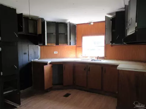 Kitchen - 5227 Spring St, Jay, FL 32565 photo 5 of 5