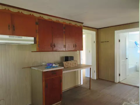 Kitchen - 5227 Spring St, Jay, FL 32565 photo 3 of 5