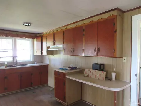 Kitchen - 5227 Spring St, Jay, FL 32565 photo 2 of 5