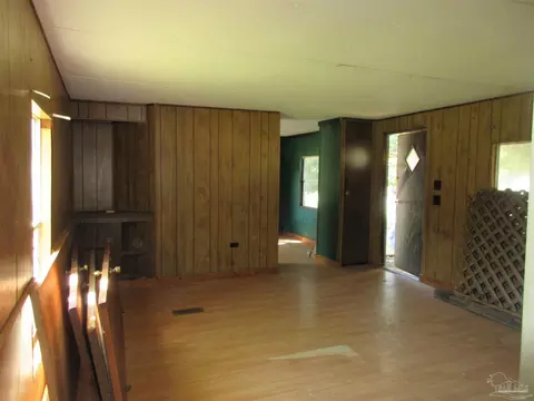 Living - 5227 Spring St, Jay, FL 32565 photo 5 of 6