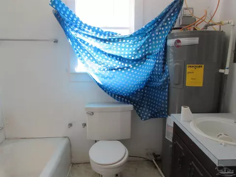 Bath - 5227 Spring St, Jay, FL 32565 photo 1 of 3