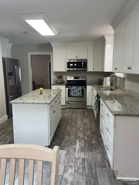6247 Forest Dr, Milton, FL 32570 photo 9