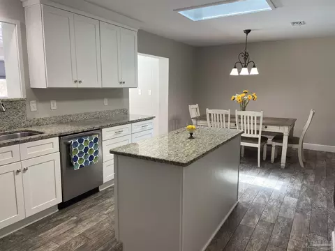 6247 Forest Dr, Milton, FL 32570 photo 11