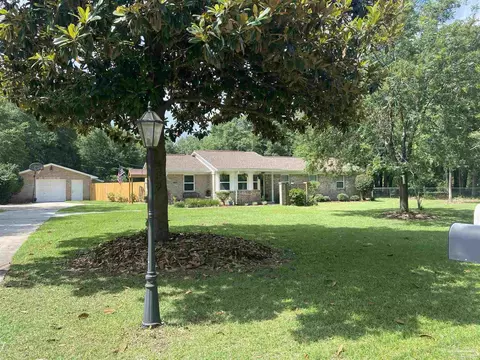 6247 Forest Dr, Milton, FL 32570