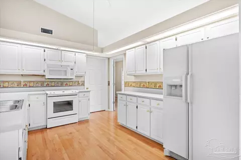 Kitchen - 3485 Ashmore Ln, Pace, FL 32571 photo 4 of 5