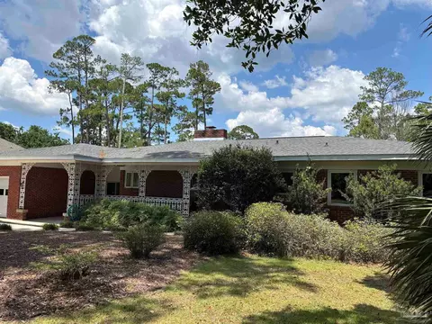4 Lakeside Dr, Pensacola, FL 32507