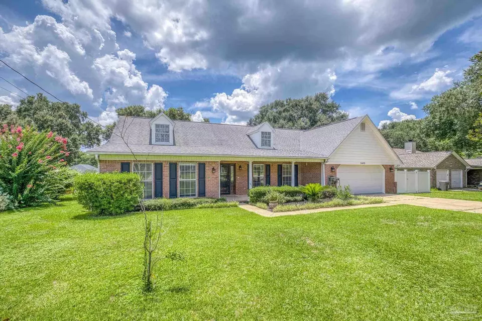 Exterior - 5405 Ilex Ln, Pensacola, FL 32526 photo 6 of 18