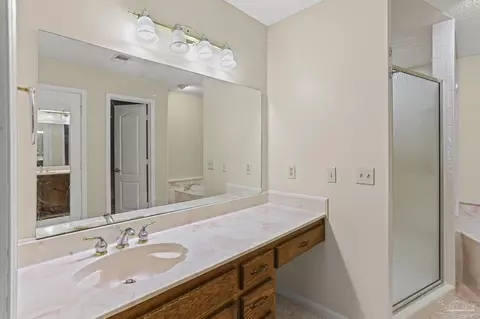 Bath - 5405 Ilex Ln, Pensacola, FL 32526 photo 1 of 9