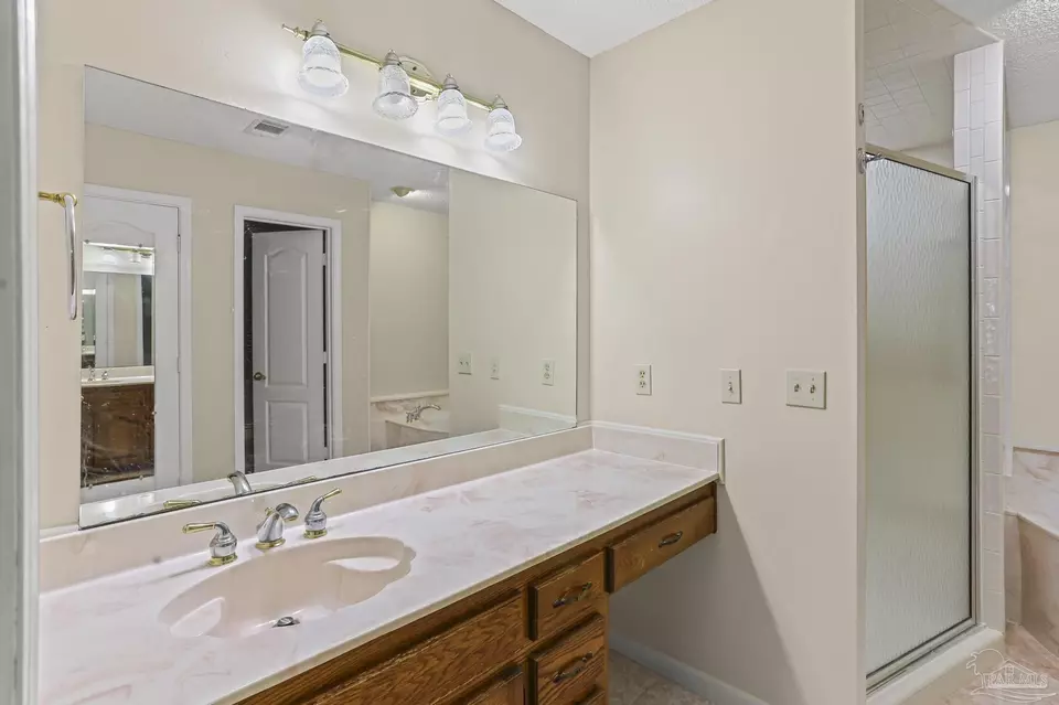 Bath - 5405 Ilex Ln, Pensacola, FL 32526 photo 1 of 9