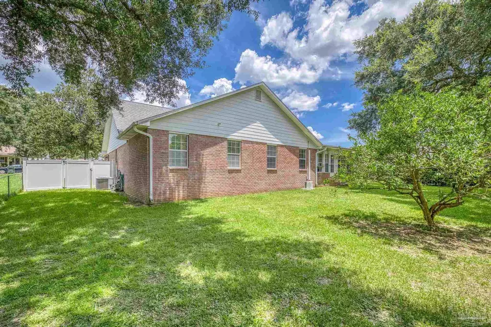Exterior - 5405 Ilex Ln, Pensacola, FL 32526 photo 16 of 18