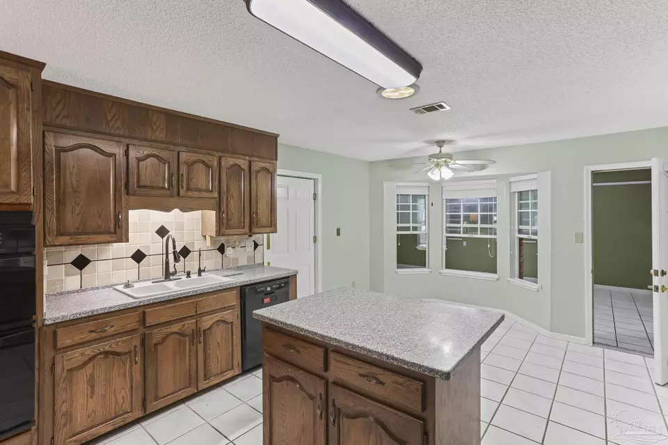 Kitchen - 5405 Ilex Ln, Pensacola, FL 32526 photo 5 of 5