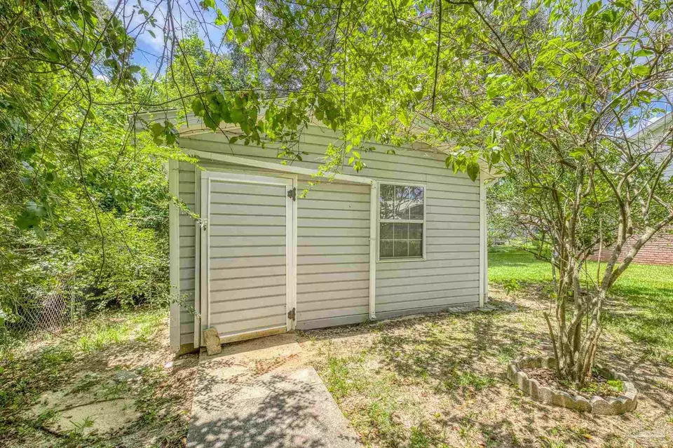 Exterior - 5405 Ilex Ln, Pensacola, FL 32526 photo 14 of 18