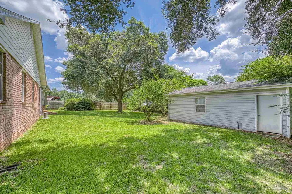 Exterior - 5405 Ilex Ln, Pensacola, FL 32526 photo 15 of 18