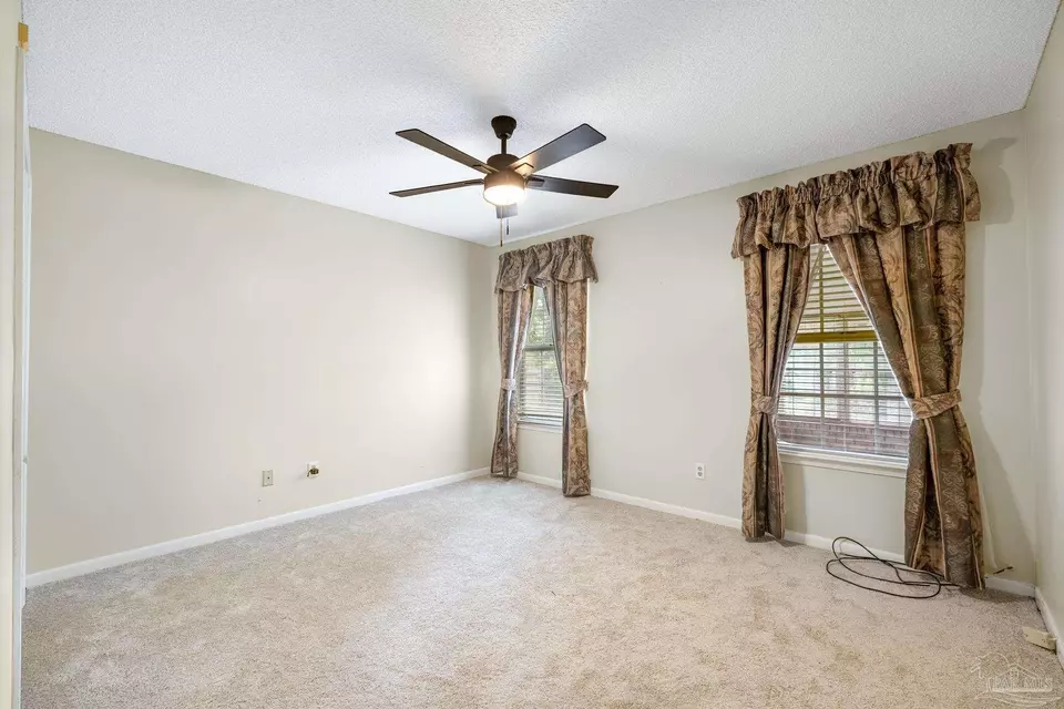 Bedroom - 5405 Ilex Ln, Pensacola, FL 32526 photo 4 of 5
