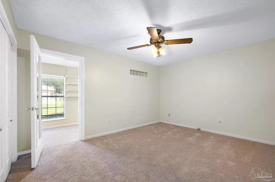 Bedroom - 5405 Ilex Ln, Pensacola, FL 32526 photo 1 of 5