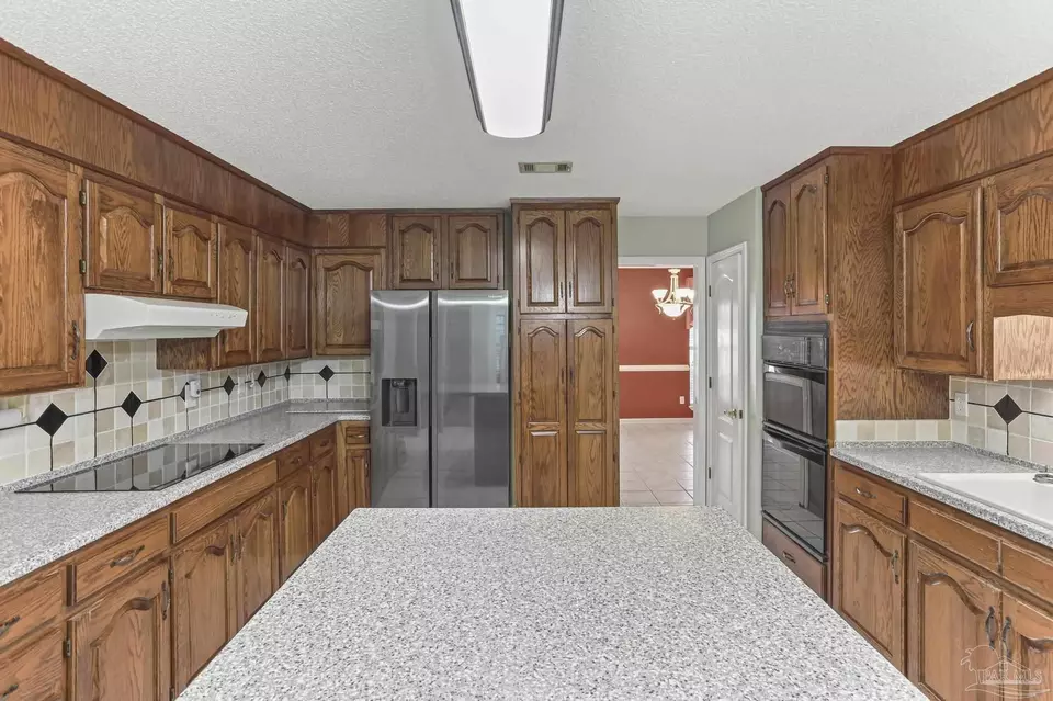 Kitchen - 5405 Ilex Ln, Pensacola, FL 32526 photo 4 of 5