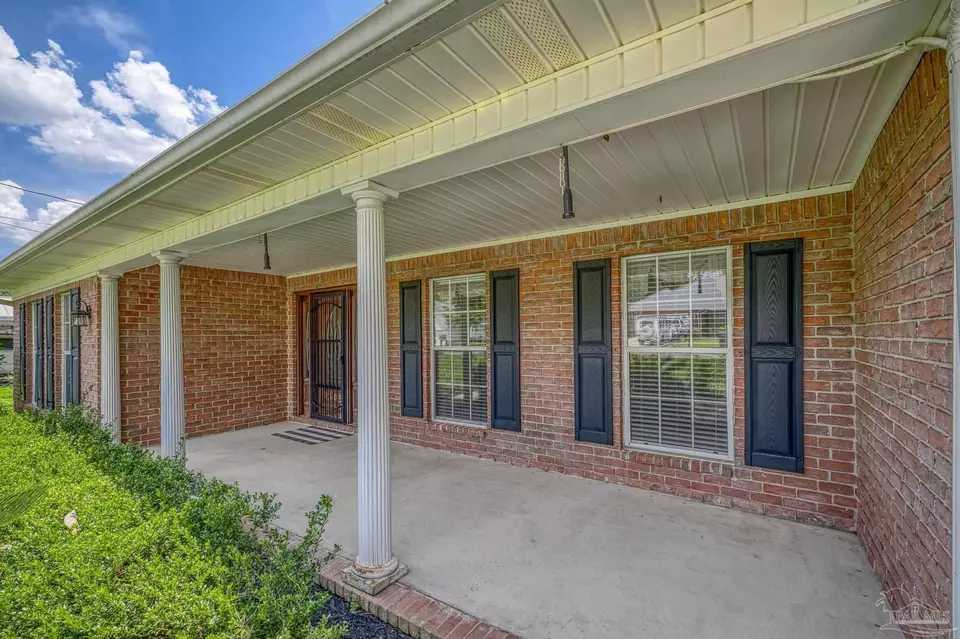 Exterior - 5405 Ilex Ln, Pensacola, FL 32526 photo 8 of 18