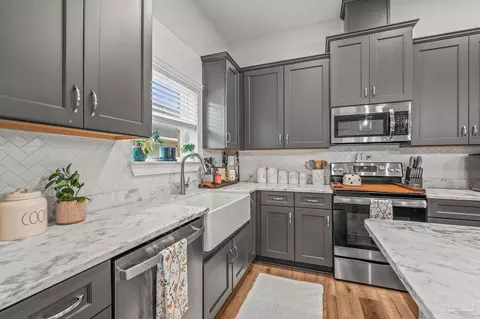 Kitchen - 5671 Dunridge Dr, Pace, FL 32571 photo 3 of 6