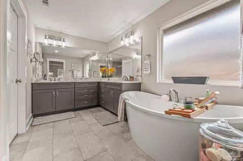 Bath - 5671 Dunridge Dr, Pace, FL 32571 photo 8 of 10