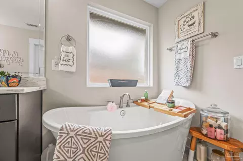 Bath - 5671 Dunridge Dr, Pace, FL 32571 photo 9 of 10