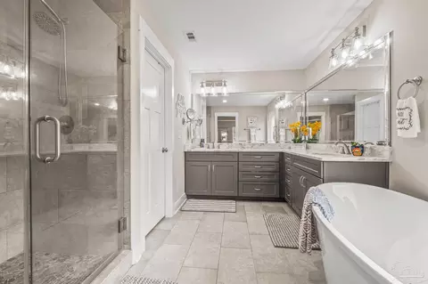 Bath - 5671 Dunridge Dr, Pace, FL 32571 photo 7 of 10