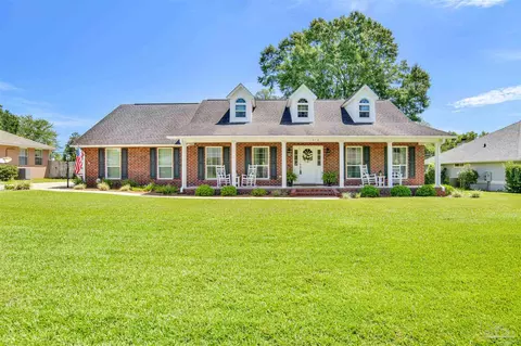 1018 Bushwood Dr, Cantonment, FL 32533
