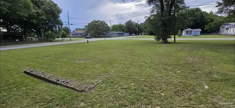 300 Anderson St #BLK, Pensacola, FL 32503