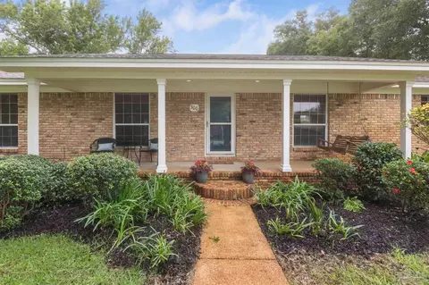 300 Bear Dr, Gulf Breeze, FL 32561
