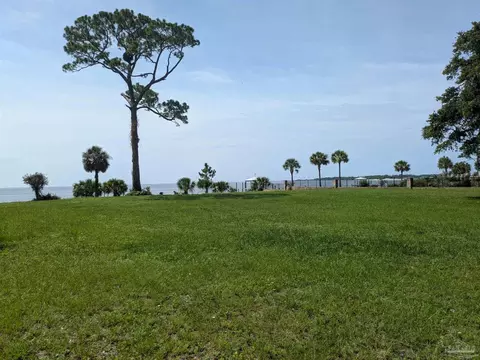 42 Star Lake Dr, Pensacola, FL 32507