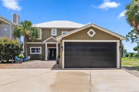 8209 Pompano St, Navarre, FL 32566