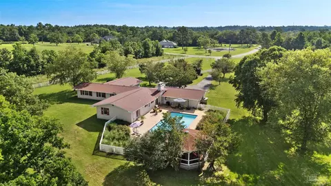 605 Meander Ln, Cantonment, FL 32533