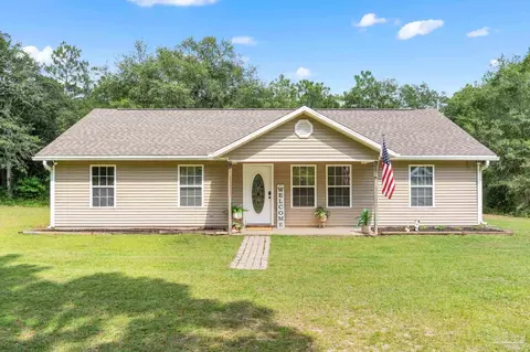 905 Hiawatha St, Holt, FL 32564