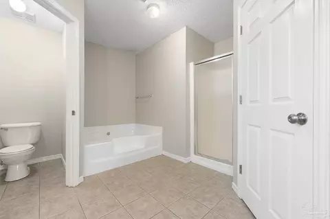 Bath - 5642 Berrybrook Cr, Pace, FL 32571 photo 2 of 3