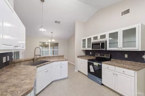 Kitchen - 5642 Berrybrook Cr, Pace, FL 32571 photo 3 of 4