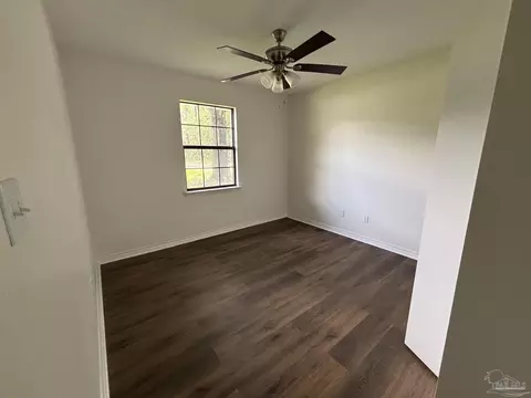 365 Sycamore Dr, Freeport, FL 32439