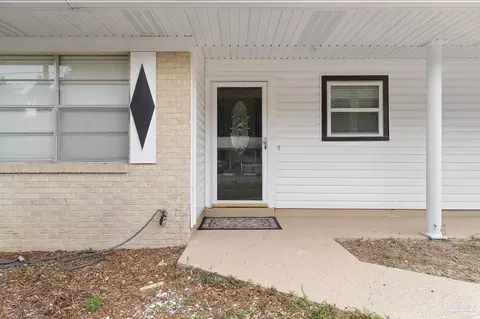 5733 Pecan St, Milton, FL 32570 photo 4
