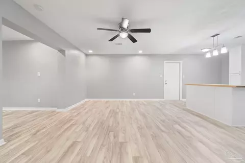 5733 Pecan St, Milton, FL 32570 photo 8