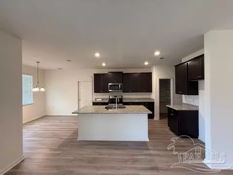 Kitchen - 8917 Trail Ridge Rd, Milton, FL 32583 photo 2 of 3