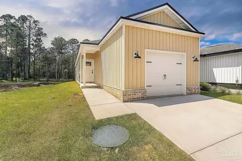 3209 Damon Dr, Milton, FL 32583