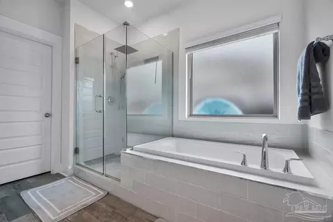 Bath - 5910 Cherry Hill Cir, Pace, FL 32571 photo 3 of 5