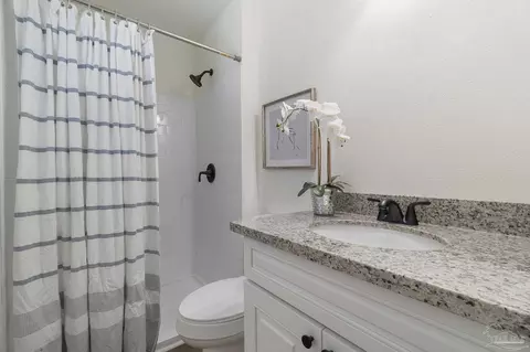 Bath - 6549 Sinclair St, Milton, FL 32570 photo 2 of 2