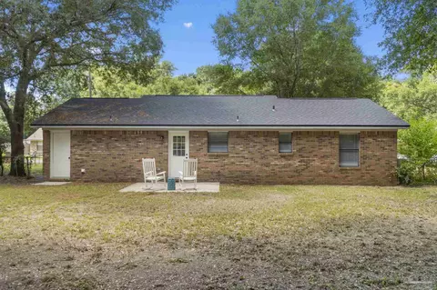 Exterior - 6549 Sinclair St, Milton, FL 32570 photo 4 of 6