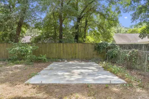 Exterior - 6549 Sinclair St, Milton, FL 32570 photo 2 of 6