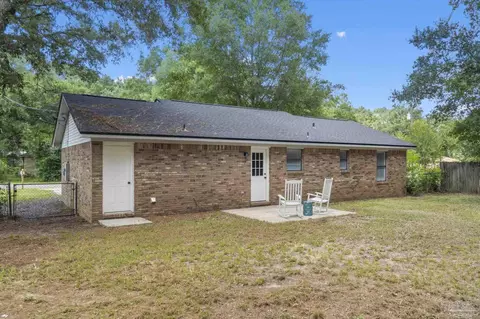 Exterior - 6549 Sinclair St, Milton, FL 32570 photo 5 of 6