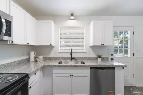 Kitchen - 6549 Sinclair St, Milton, FL 32570 photo 3 of 3