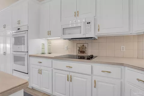 Kitchen - 5649 Sandstone Dr, Pace, FL 32571 photo 3 of 4