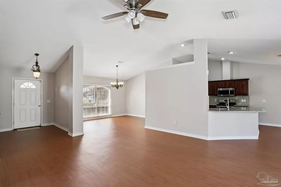 Living - 578 Batten Blvd, Pensacola, FL 32507 photo 6 of 9