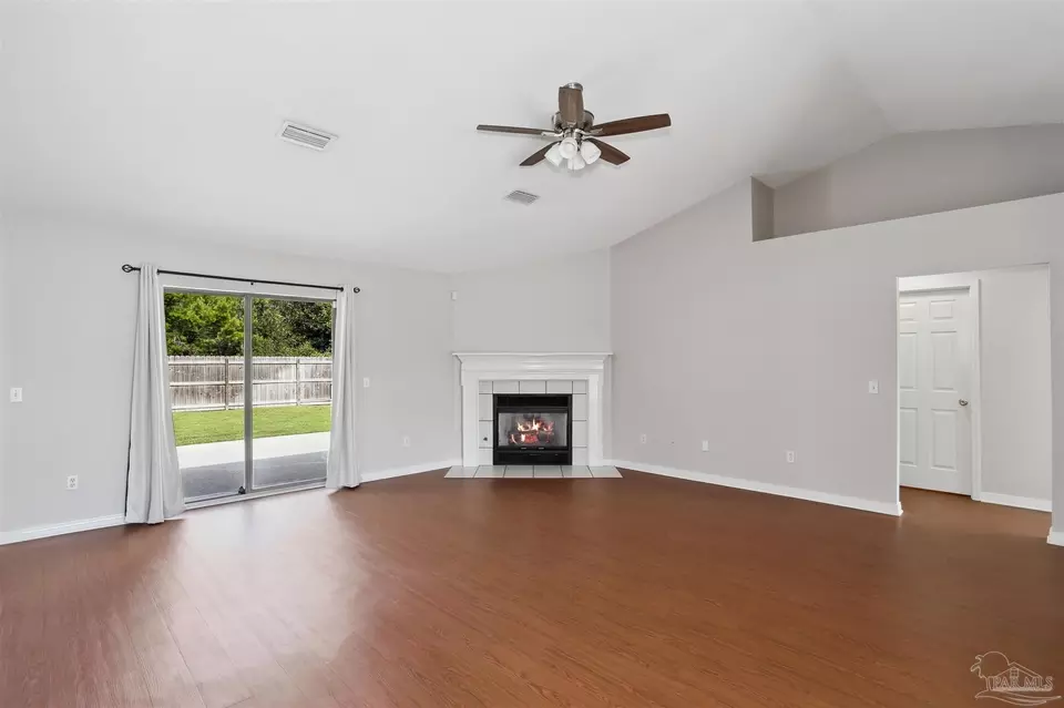 Living - 578 Batten Blvd, Pensacola, FL 32507 photo 1 of 9