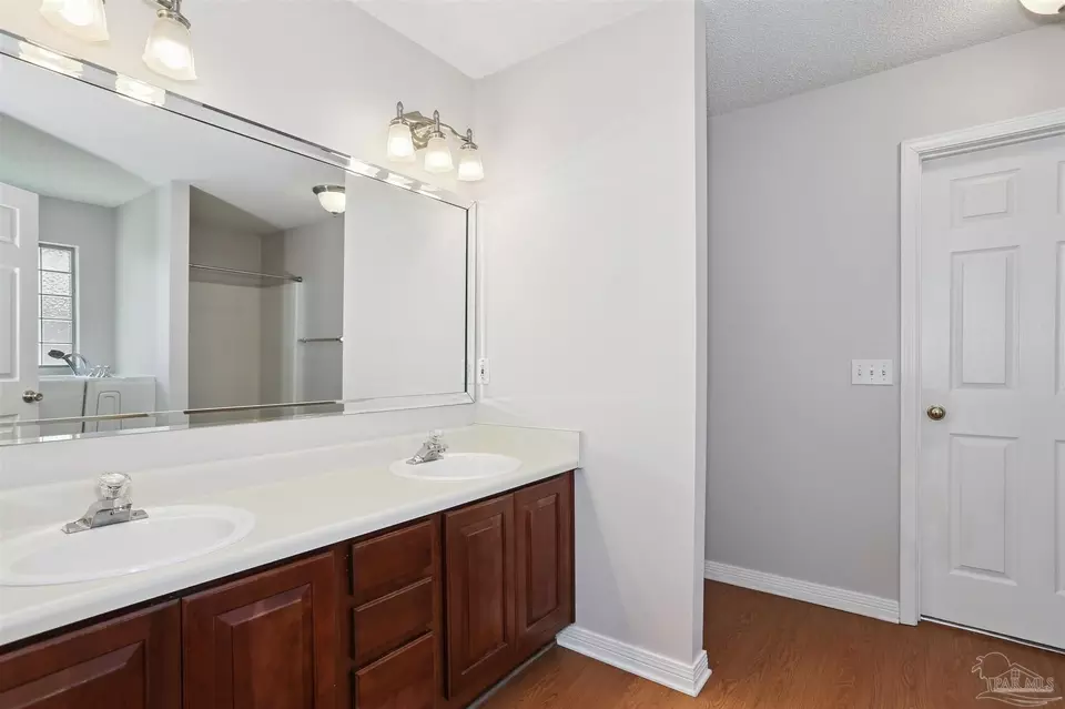Bath - 578 Batten Blvd, Pensacola, FL 32507 photo 1 of 5